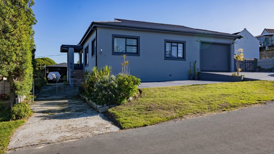 4 Bedroom Property for Sale in De Kelders Western Cape